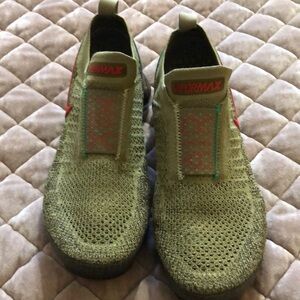 Nike vapor max slide on running shoes